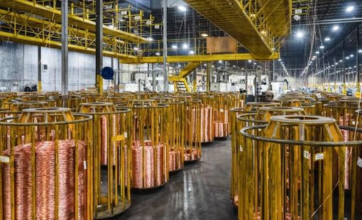 Giá đồng tiến gần 13.000 USD/tấn do chính sách thuế Mỹ biến động