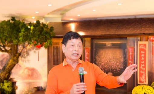 Cổ đông FPT “khổ” vì AI?