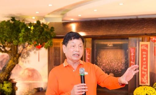 Cổ đông FPT “khổ” vì AI?