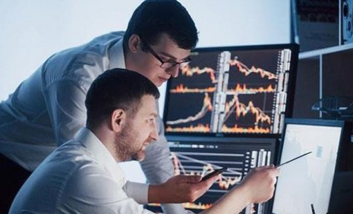 Phiên 24/2: Khối ngoại bán mạnh FPT, ngược dòng "tung" hơn 1.000 tỷ gom một cổ phiếu bluechip