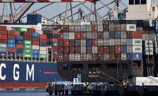 Chính sách thuế mới của ông Trump gây sóng gió toàn cầu