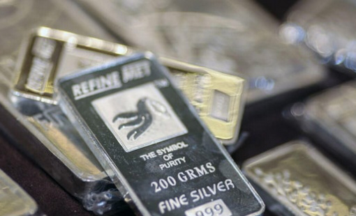 Quỹ bạc bán ra hơn trăm tấn khi giá lên cao nhất trong 1 tháng