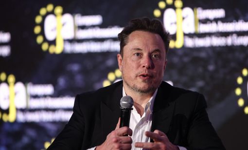 Elon Musk trở thành tỷ phú đầu tiên sở hữu hơn 800 tỷ USD tài sản