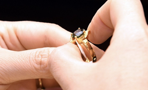 Thị trường biến động, China Gold tái cơ cấu dịch vụ mua lại kim loại quý