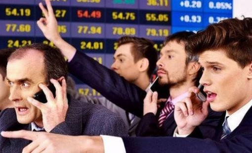 Một cổ phiếu ngân hàng bất ngờ bị tự doanh CTCK "xả" mạnh phiên cuối tuần