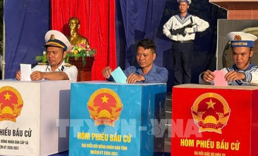 Cử tri đặc khu Trường Sa hòa chung ngày hội bầu cử của cả nước
