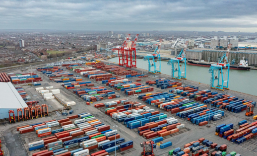 Tổng thống Trump khẳng định quyền áp thuế mới bất chấp phán quyết của Tòa án Tối cao