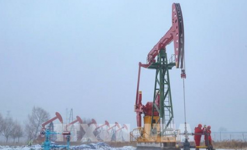 Giá dầu tăng mạnh sau các hoạt động quân sự của Iran nhằm vào UAE