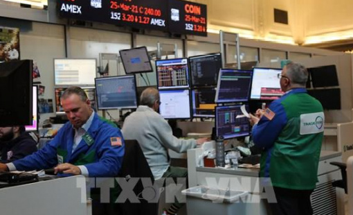 Chứng khoán Âu-Mỹ đi lên bất chấp giá dầu thô leo thang