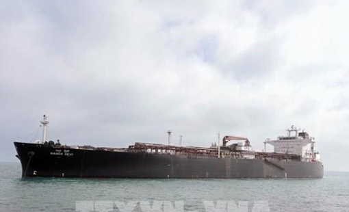 Giá dầu vượt 111 USD/thùng