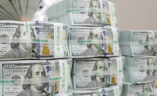 Đồng USD tăng mạnh do giá dầu leo thang và bất ổn chính trị