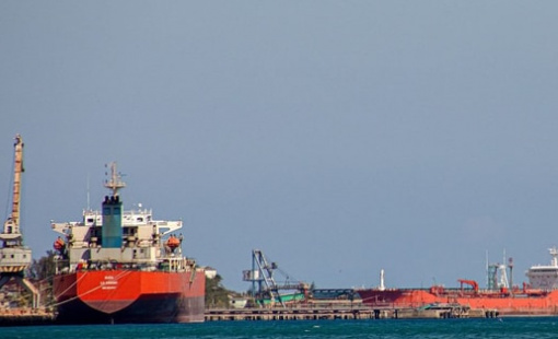 Đang trên đường tới Cuba, một tàu chở 200.000 thùng dầu Nga bất ngờ đổi hướng tới nước láng giềng của Havana