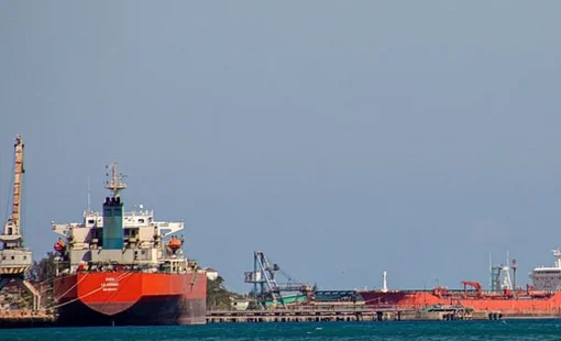 Đang trên đường tới Cuba, một tàu chở 200.000 thùng dầu Nga bất ngờ đổi hướng tới nước láng giềng của Havana