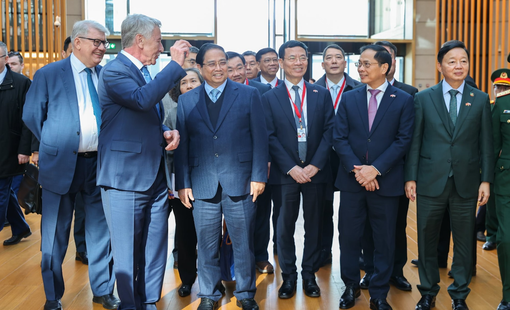 Thăm Tập đoàn khí đốt hàng đầu Nga, Thủ tướng hoan nghênh xây kho cảng LNG, nhà máy điện khí ở Việt Nam
