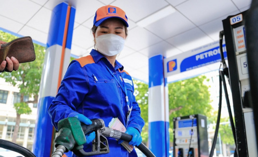 Bộ Tài chính đề xuất giảm 50% thuế môi trường với xăng dầu