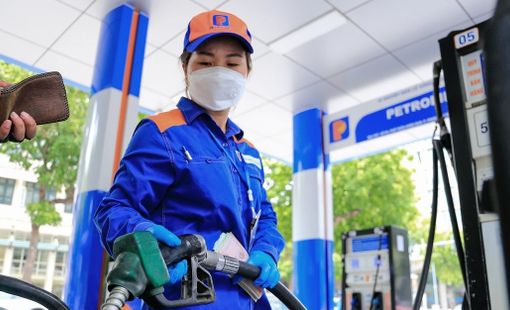 Bộ Tài chính đề xuất giảm 50% thuế môi trường với xăng dầu