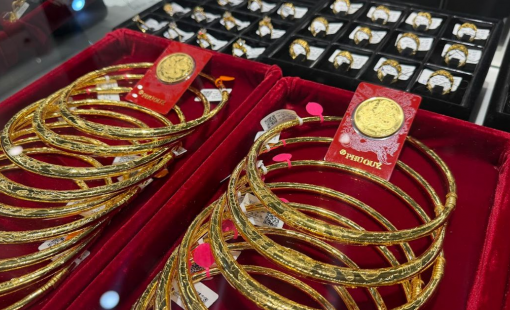 Giá vàng tăng thêm gần 5 triệu đồng/lượng, đồng USD quay đầu giảm