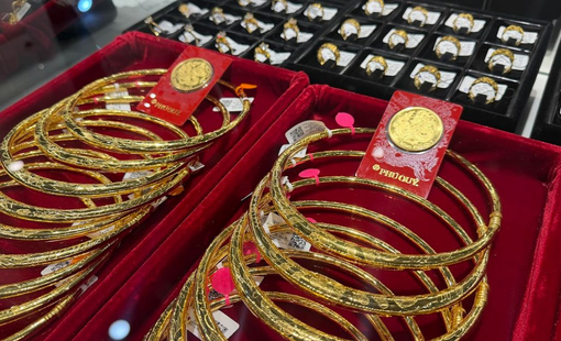 Giá vàng tăng thêm gần 5 triệu đồng/lượng, đồng USD quay đầu giảm
