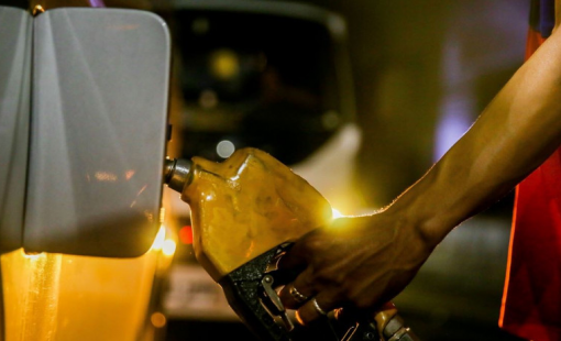 Giá dầu Brent vượt gần 105 USD/thùng trước biến động toàn cầu