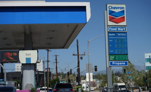 Giá xăng tăng cao có thể thúc đẩy xu hướng chuyển sang xe điện