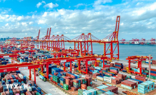 Thương mại Trung Quốc tăng trưởng kỷ lục trước khi xung đột Trung Đông bùng phát