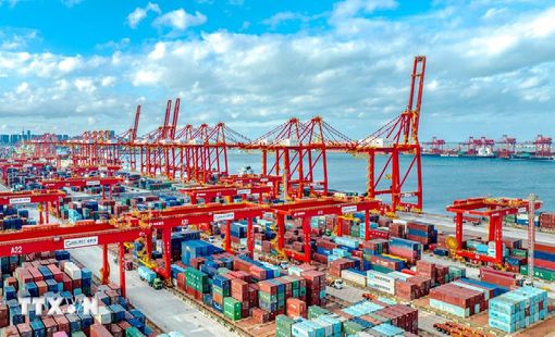 Thương mại Trung Quốc tăng trưởng kỷ lục trước khi xung đột Trung Đông bùng phát
