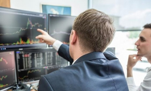 Phiên 30/3: Khối ngoại thẳng tay bán ròng hơn 1.300 tỷ đồng, cổ phiếu nào bị "xả" mạnh nhất?