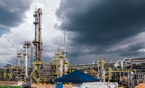 Dầu thô Brent hướng tới tháng tăng giá kỷ lục