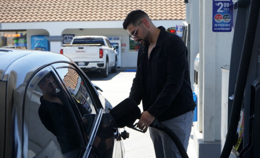 Giá xăng Mỹ vượt ngưỡng 4 USD mỗi gallon, cao nhất trong hơn 2 năm