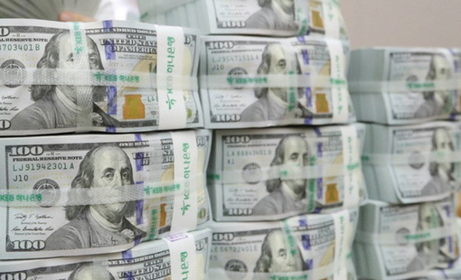Đồng USD hướng tới tuần tăng mạnh nhất trong hơn một năm