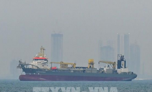 Mỹ bảo hiểm 20 tỷ USD để khuyến khích tàu hàng qua eo biển Hormuz