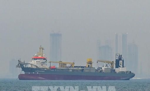 Mỹ bảo hiểm 20 tỷ USD để khuyến khích tàu hàng qua eo biển Hormuz