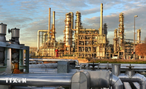 Mỹ tạm thời miễn trừ trừng phạt dầu Nga để giảm giá xăng