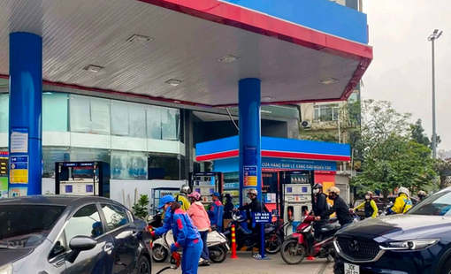 Đề xuất kích hoạt bình ổn khi giá xăng dầu tăng 20% trong một tháng