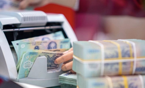 Áp lực thanh khoản dâng cao, lãi suất liên ngân hàng neo đỉnh