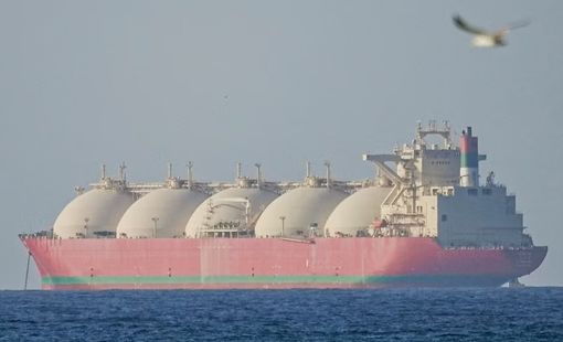 Nhu cầu với dầu thô Mỹ tăng vọt do gián đoạn nguồn cung tại eo biển Hormuz