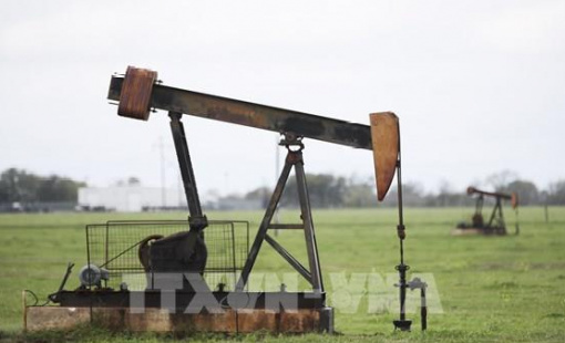 Giá dầu tăng vọt 8%, vượt ngưỡng 100 USD/thùng