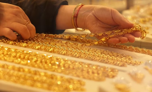 Giá vàng thế giới giảm mạnh xuống mức thấp nhất trong gần một tuần