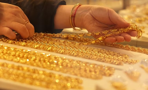 Giá vàng thế giới giảm mạnh xuống mức thấp nhất trong gần một tuần