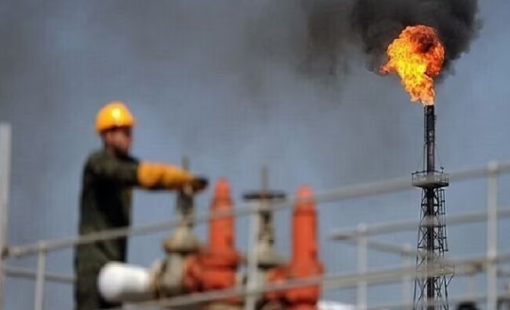 Giá dầu Brent lên mức hơn 99 USD một thùng sau lệnh phong tỏa Hormuz của Mỹ