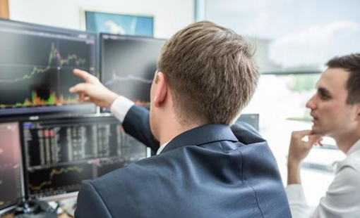 Phiên 16/4: Khối ngoại tiếp tục bán ròng nghìn tỷ, ngược chiều gom mạnh hai cổ phiếu VN30