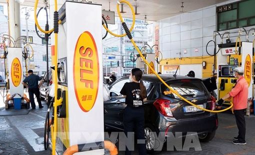 Giá xăng Hàn Quốc vượt 2.000 won/lít sau gần 4 năm