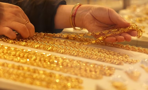 Giá vàng giảm do căng thẳng Mỹ-Iran và đồng USD tăng