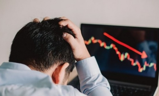 Khối ngoại bán ròng đột biến hơn 2.000 tỷ đồng phiên cuối tuần, cổ phiếu nào là tâm điểm "xả hàng"?