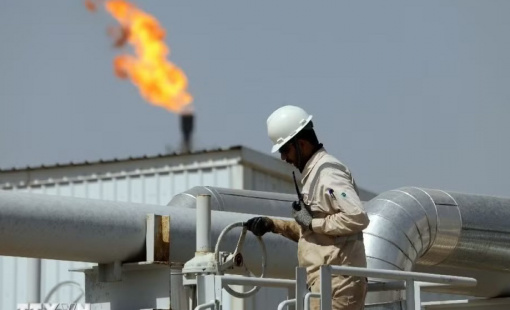 Giá dầu tăng mạnh do lo ngại gián đoạn nguồn cung tại Trung Đông