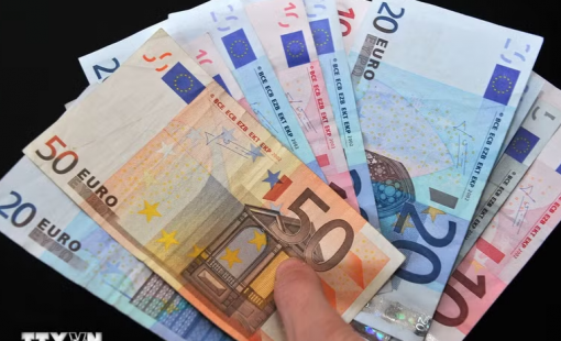 ECB giữ nguyên lãi suất trước xung đột Trung Đông gây áp lực lạm phát
