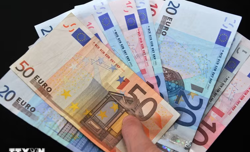 ECB giữ nguyên lãi suất trước xung đột Trung Đông gây áp lực lạm phát