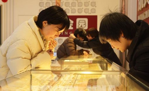Giá vàng giảm sâu sau khi Fed giữ nguyên lãi suất
