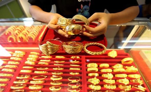 Thị trường chứng khoán Mỹ biến động sau quyết định của Fed và giá vàng giảm sâu
