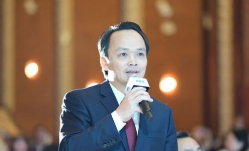 Ca sỹ Tùng Dương hát “Tái sinh” tặng ông Trịnh Văn Quyết